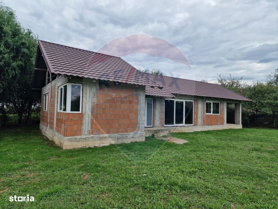 Casă la rosu spre vânzare,  Busag, acces privat