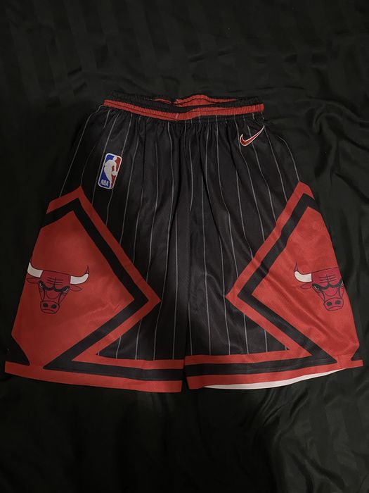pantaloni scurti bulls | marimea S