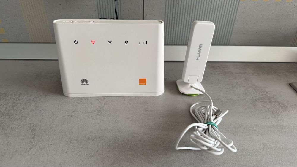 Router huawei B310 cu SIM 4G si port LAN. Antena externa pentru semnal