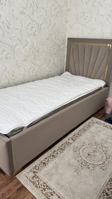 Продается 2Новый Кровать с матрасом.Каждый по 70000