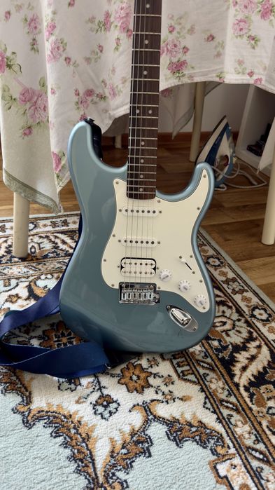 Продаю гитару Squier Affinity Stratocaster HSS и комбоусилитель