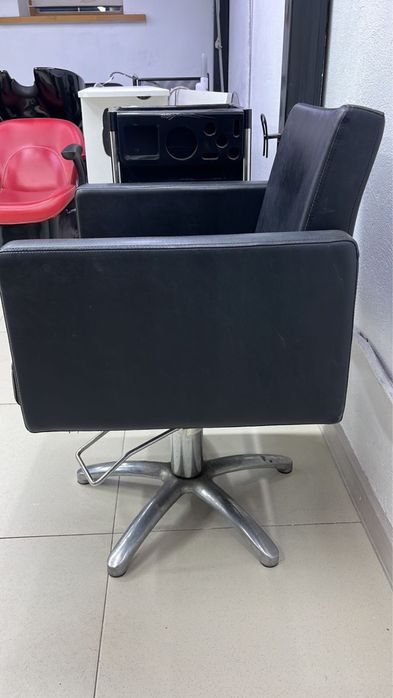 Продается кресло парихмахера