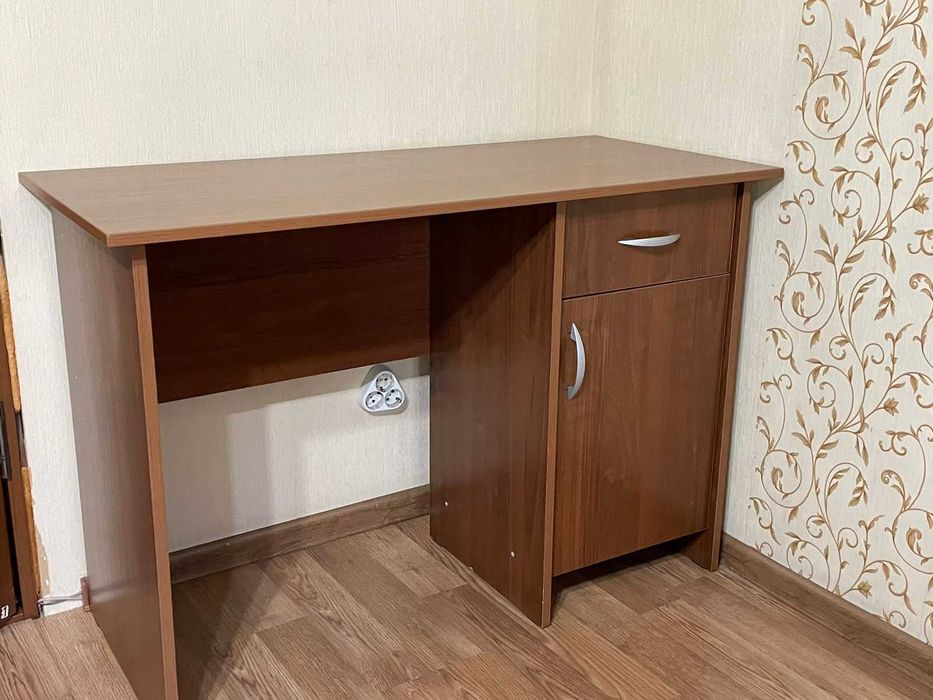 Стол письменный, парта