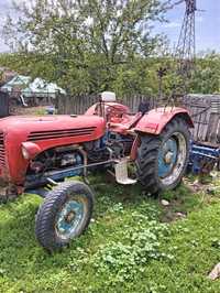 Tractor cu utilaje