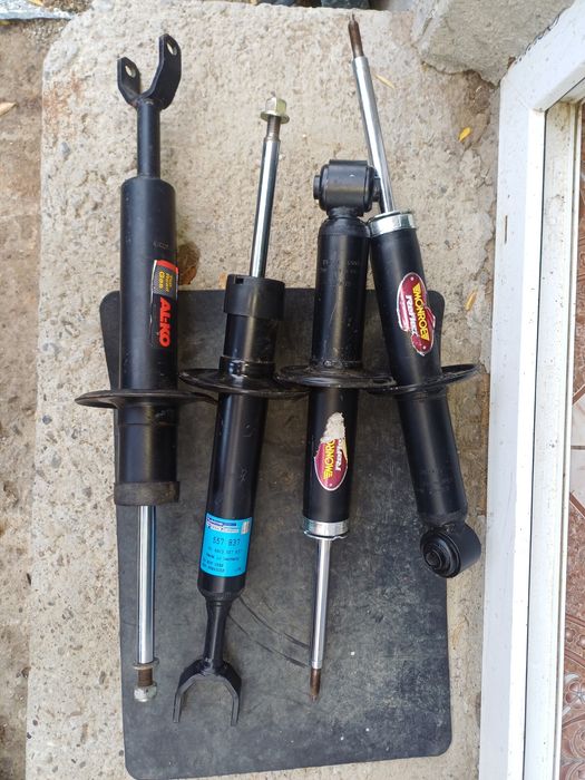 Set amortizoare noi Monroe / AL-KO / Sachs – nemontate – VW Passat / A