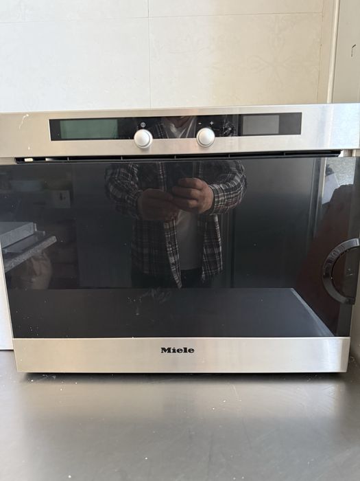 Vand cuptor Miele cu aburi