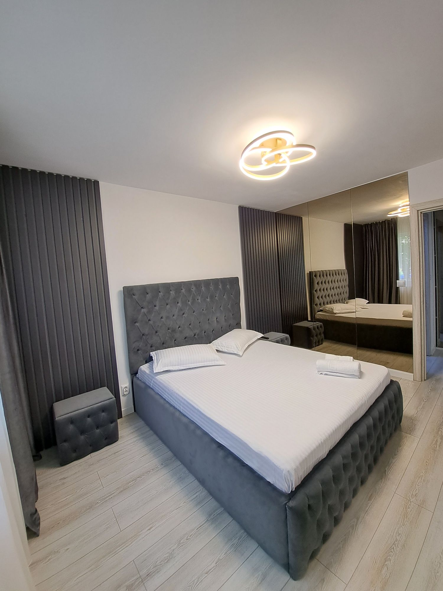 Închiriez apartament de lux in regim hotelier central