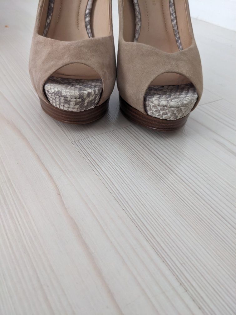 Zara women Pantofi crem cu platforma masura 38