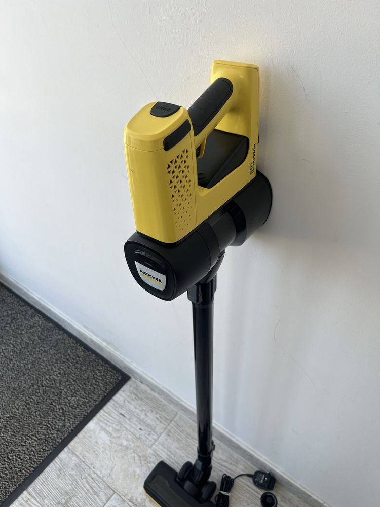 Aspirator vertical Karcher VC4