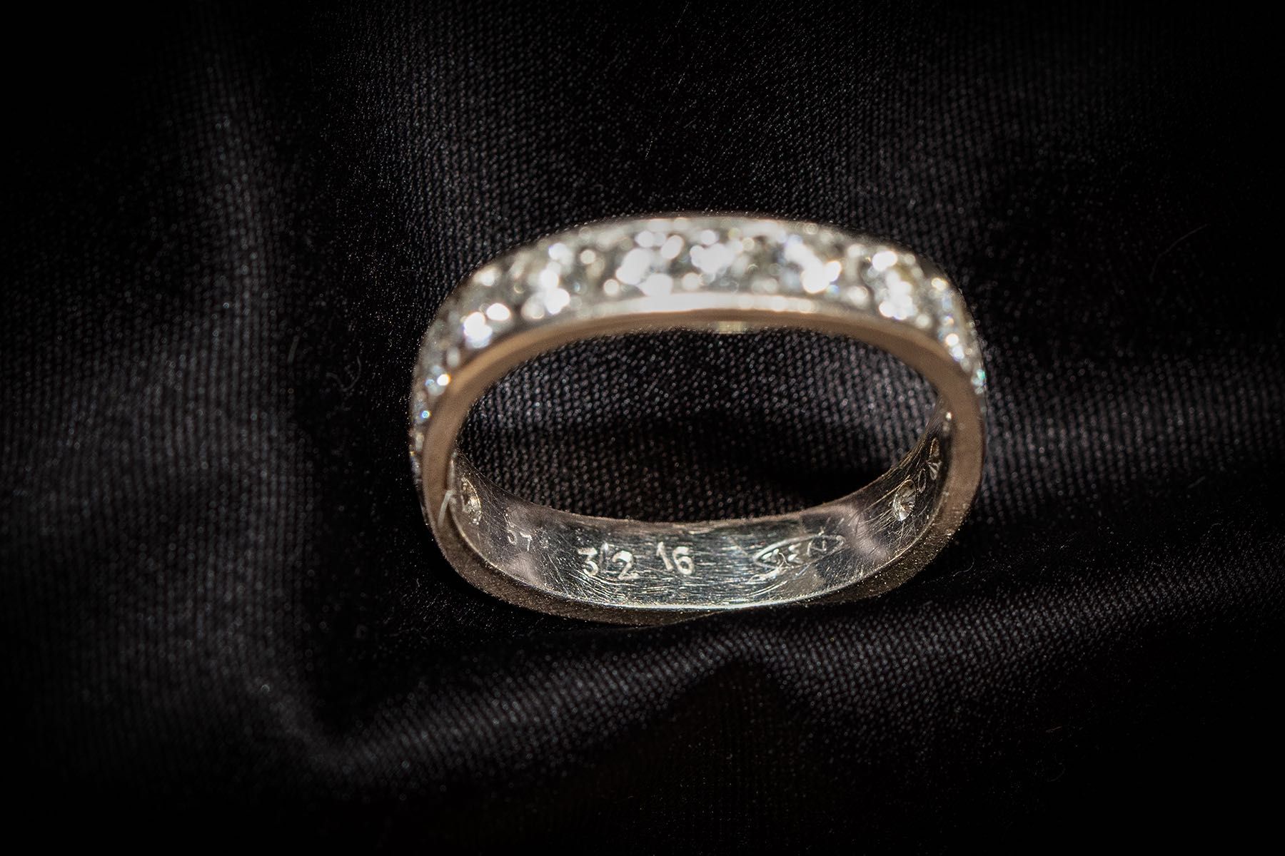 Inel aur alb 18k cu 15 diamante naturale (~1.8–2 ct), lucrătură fină
