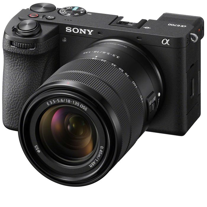 Sony A6700 + 18-135mm Kit + SD card + Зарядное устройство + Сумка