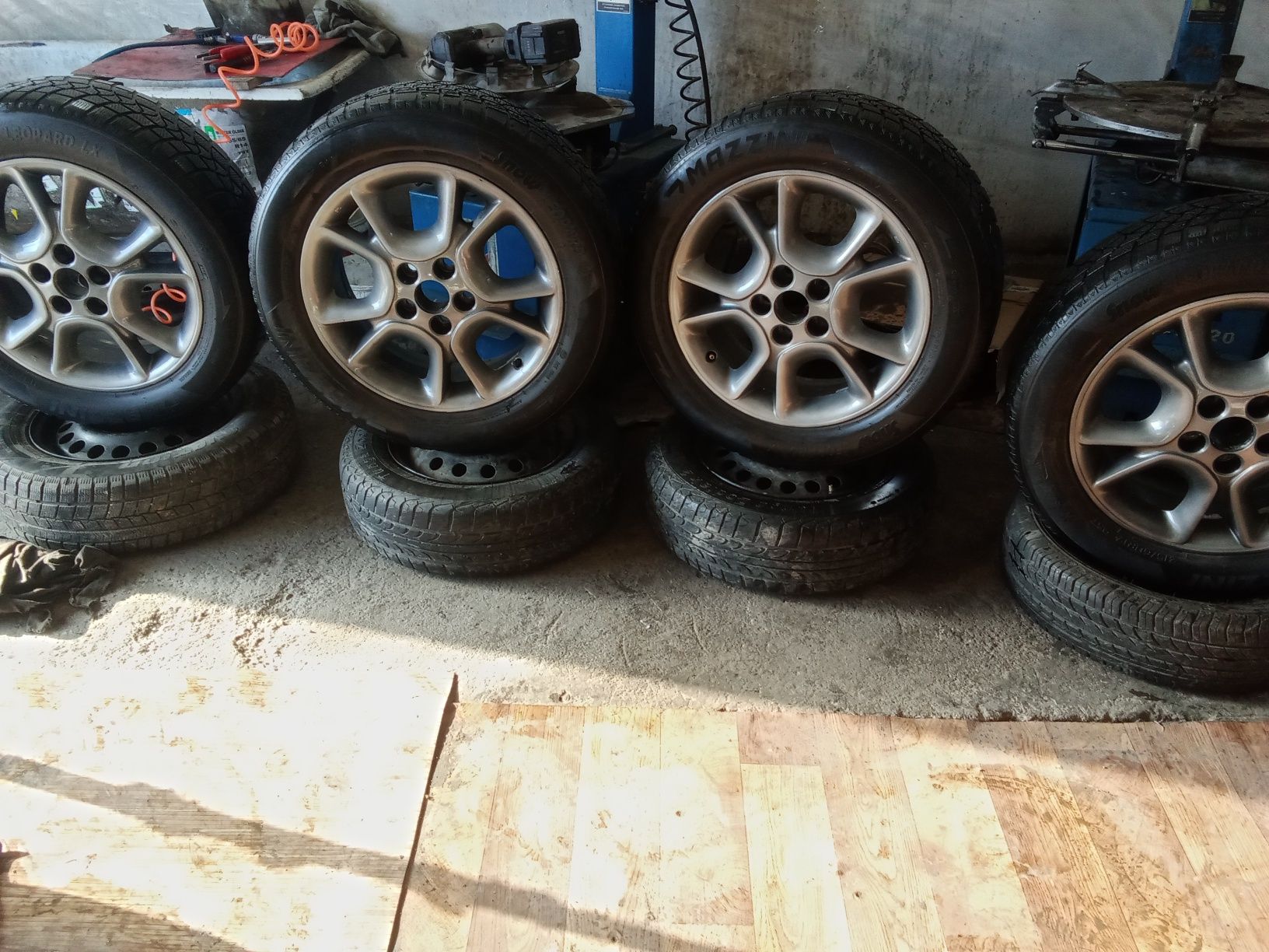Зимние шины 215/60/17