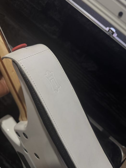 Chitara bass Yamaha TRBX 305 + hard case