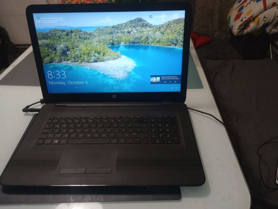 HP 17, 8 gb ram, 1.000 GB, AMD A8, baterie ok, video dedicat 1gb"
