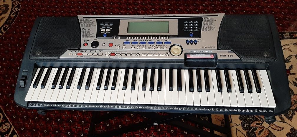 Yamaha psr550 sotiladi