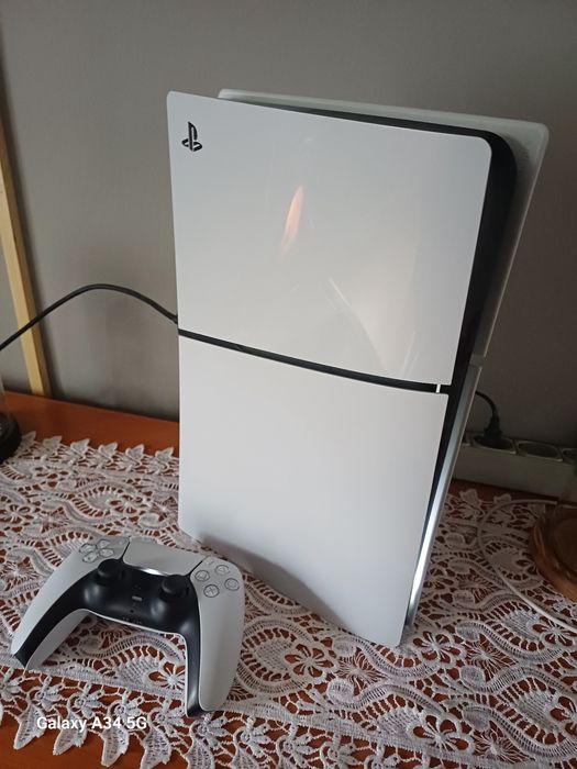 Vând  PlayStation 5