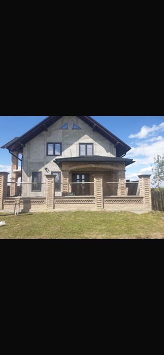 Vînd casa în radauți