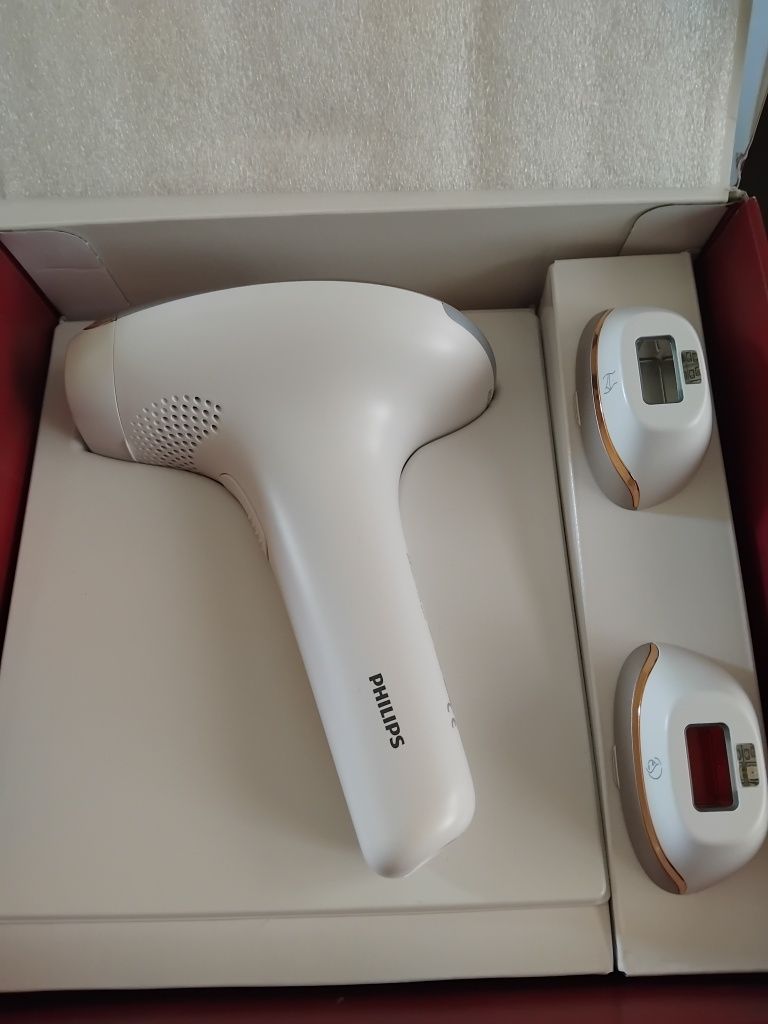 Фотоепилатор Philips Lumea IPL Advanced