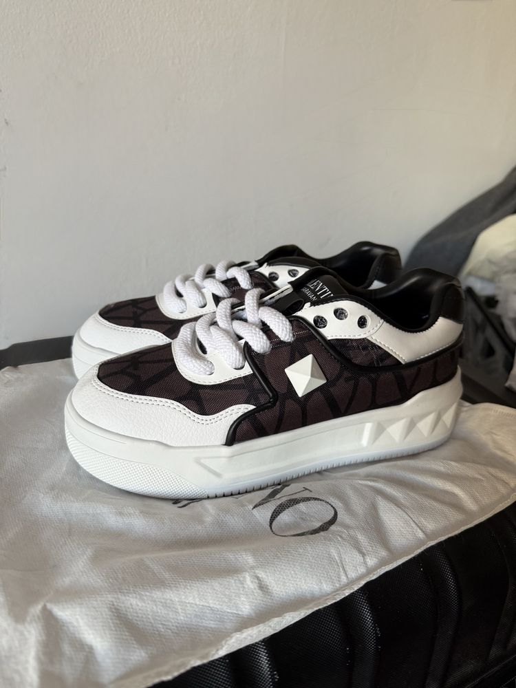 Adidasi Valentino Garavani One Stud
