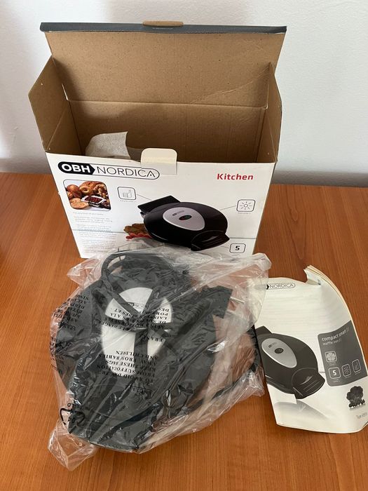 Aparat de gofre
Suprafata de coacere neaderenta
Indicator luminos pent