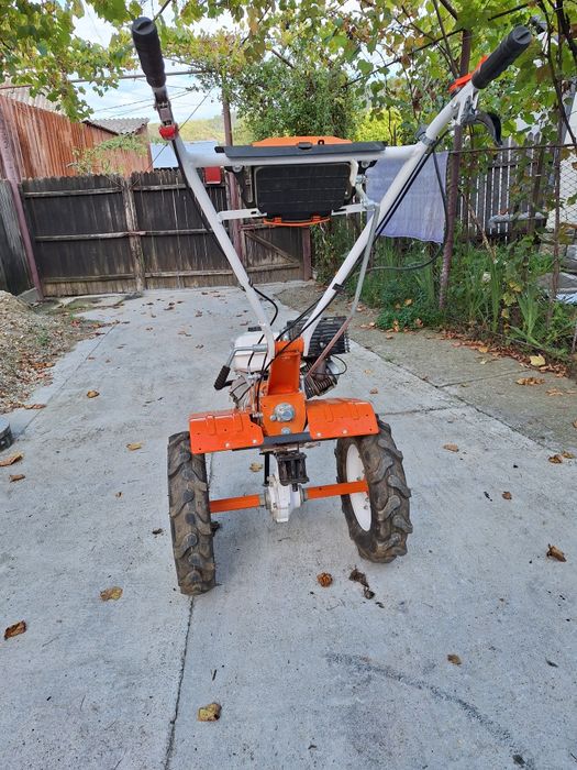 Vând motocultor Rulis