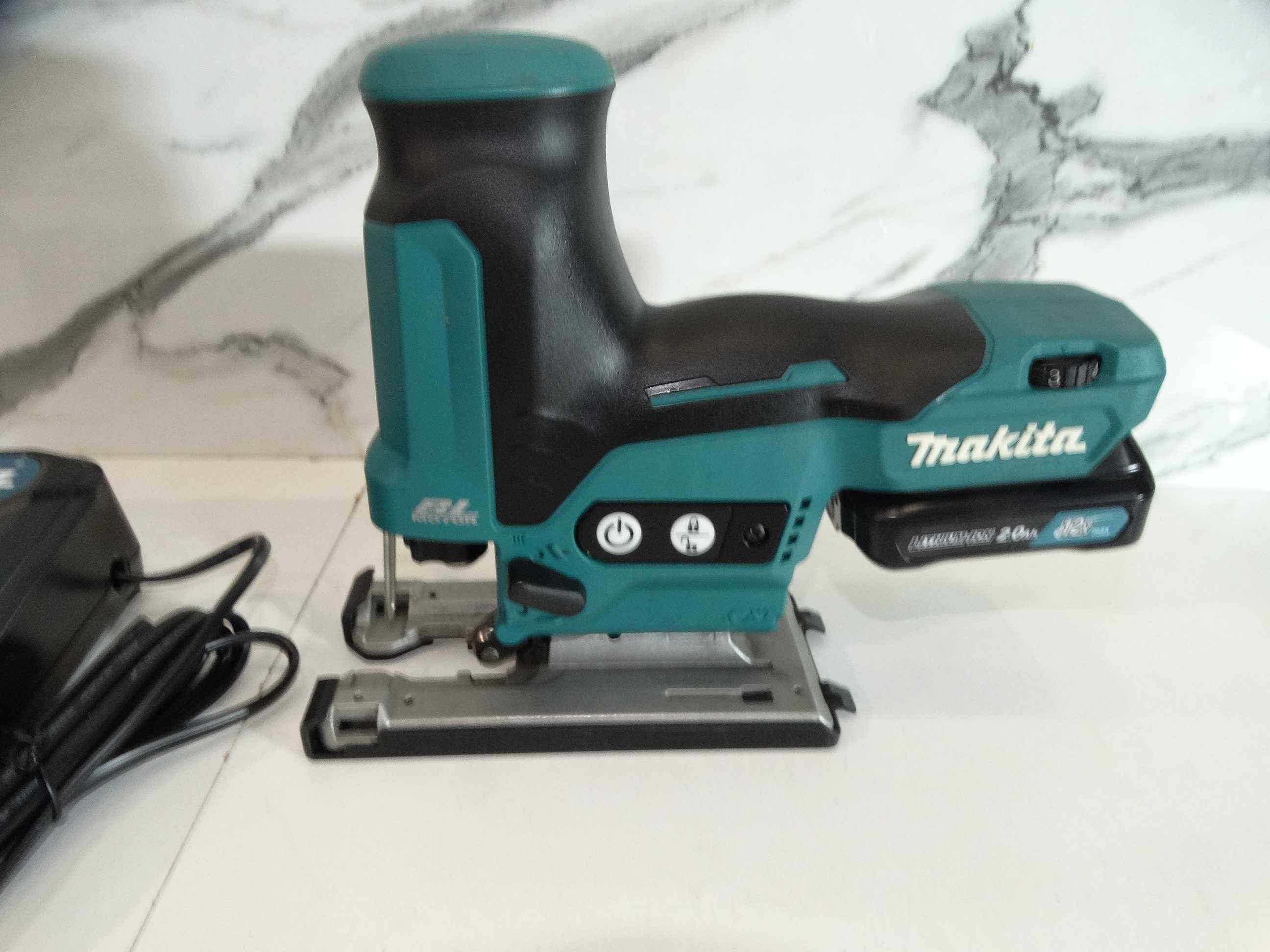 Промо - Makita JV 102 D / 2 x 2.0 Ah  - Прободен трион / зеге