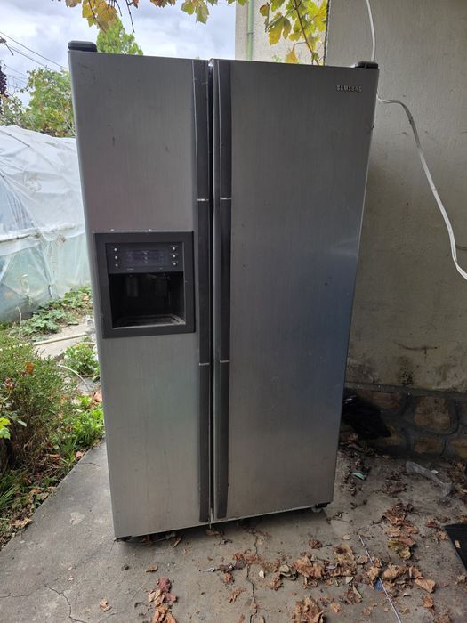 Хладилник с фризер Самсунг