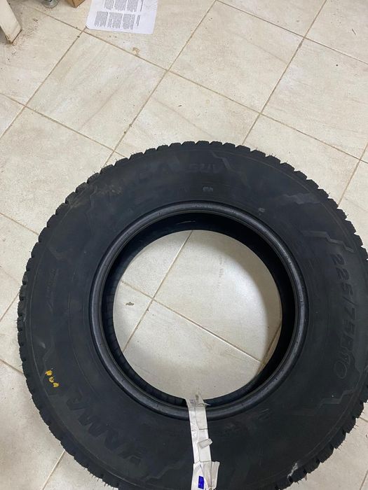 Продам шину зимние шипованные 4 шт новые