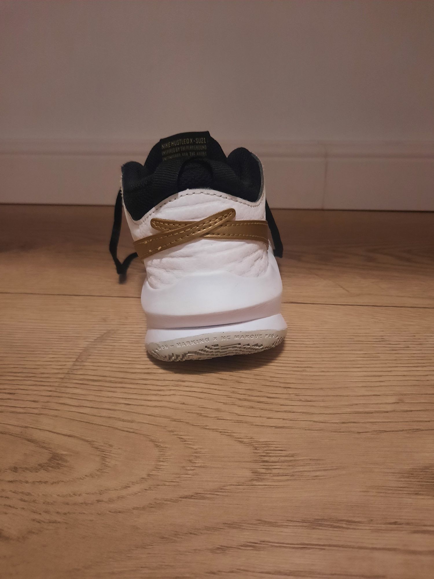 Papuci nike  husttledx marimea 35,5