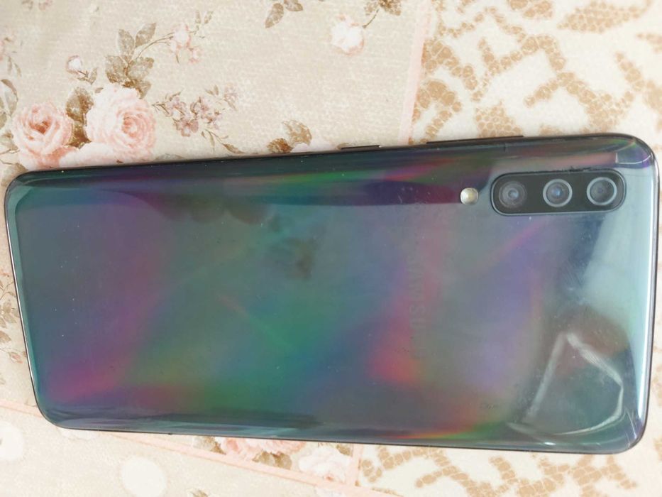 Самсунг А 70 RAM 6/128GB