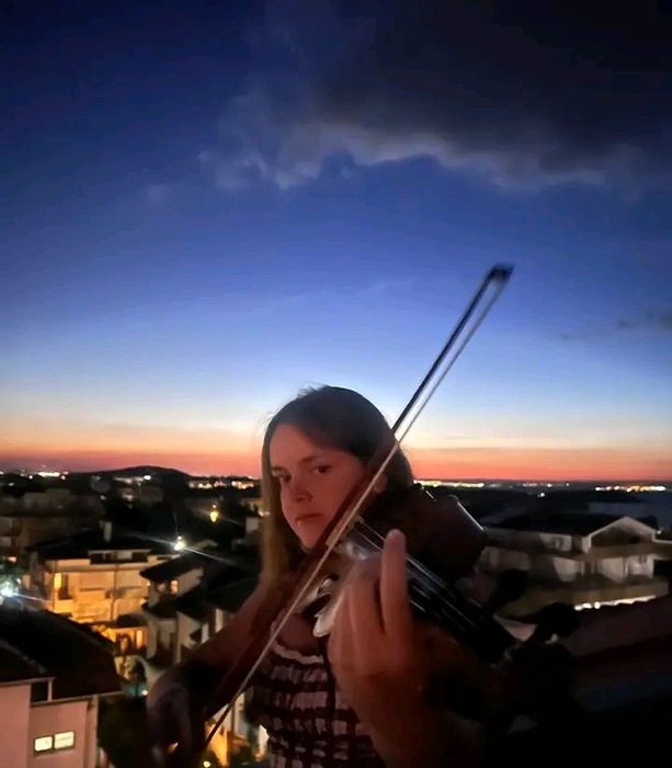 Уроци по цигулка, виола и музика