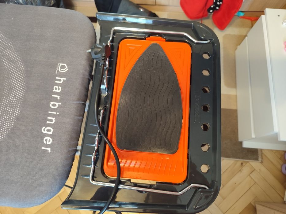 Masa de calcat cu priza