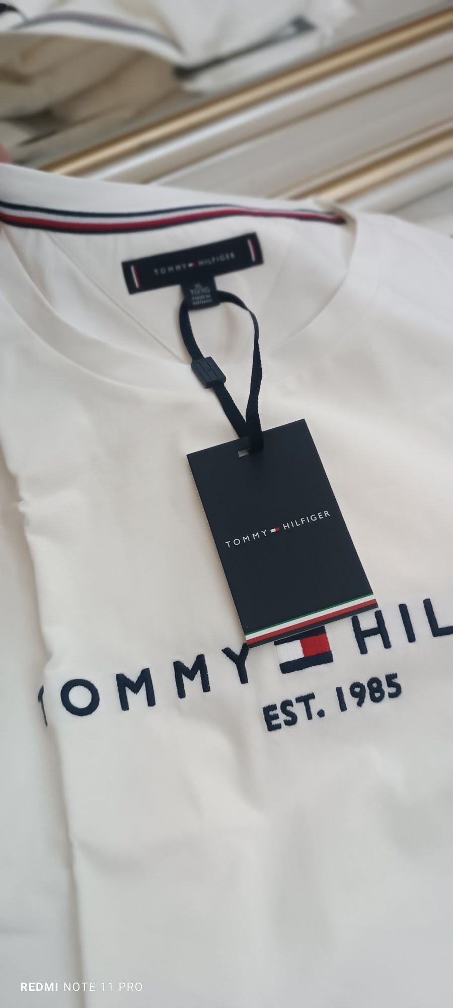 В наличии футболки от бренда Tommy Hilfiger
