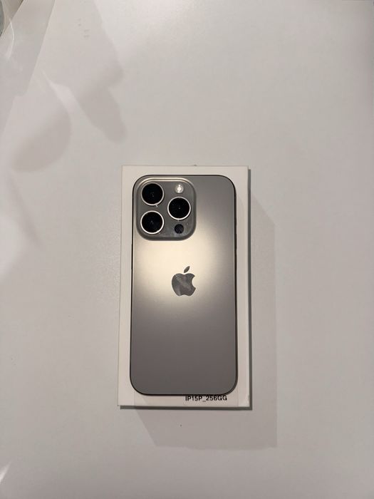 iPhone 15 pro 256 гб