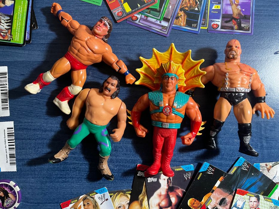 WWE wrestling jucarii figurine raw topps cartonase chipz colectie