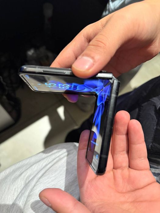 Продам телефон Samsung Z flip 3