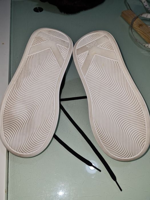 Adidașii Karl Lagerfeld nr 35 și Nike nr 35.5