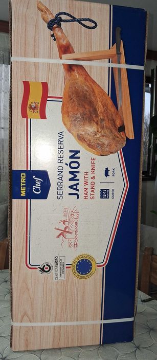 Хамон с дъска и нож налични 12 броики