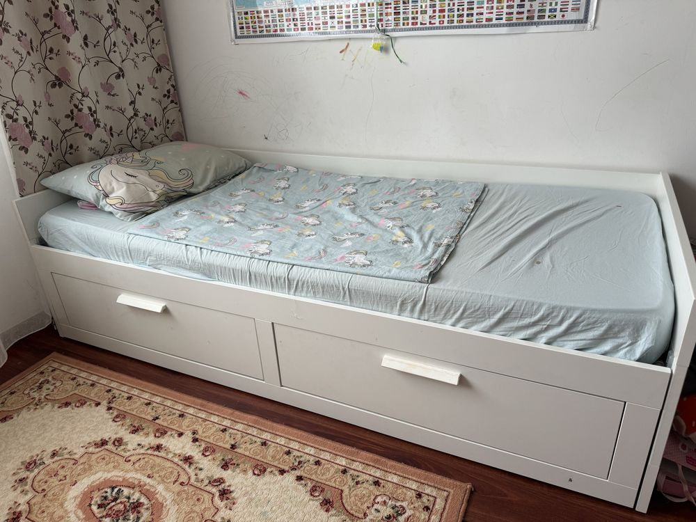 Продам кровать IKEA Бримнэс Каркас кровати-кушетки с 2 ящиками.