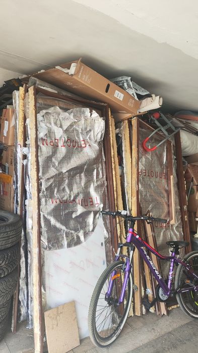 Продам двери б/у. Коричневые 4 двери ширина 90 см.