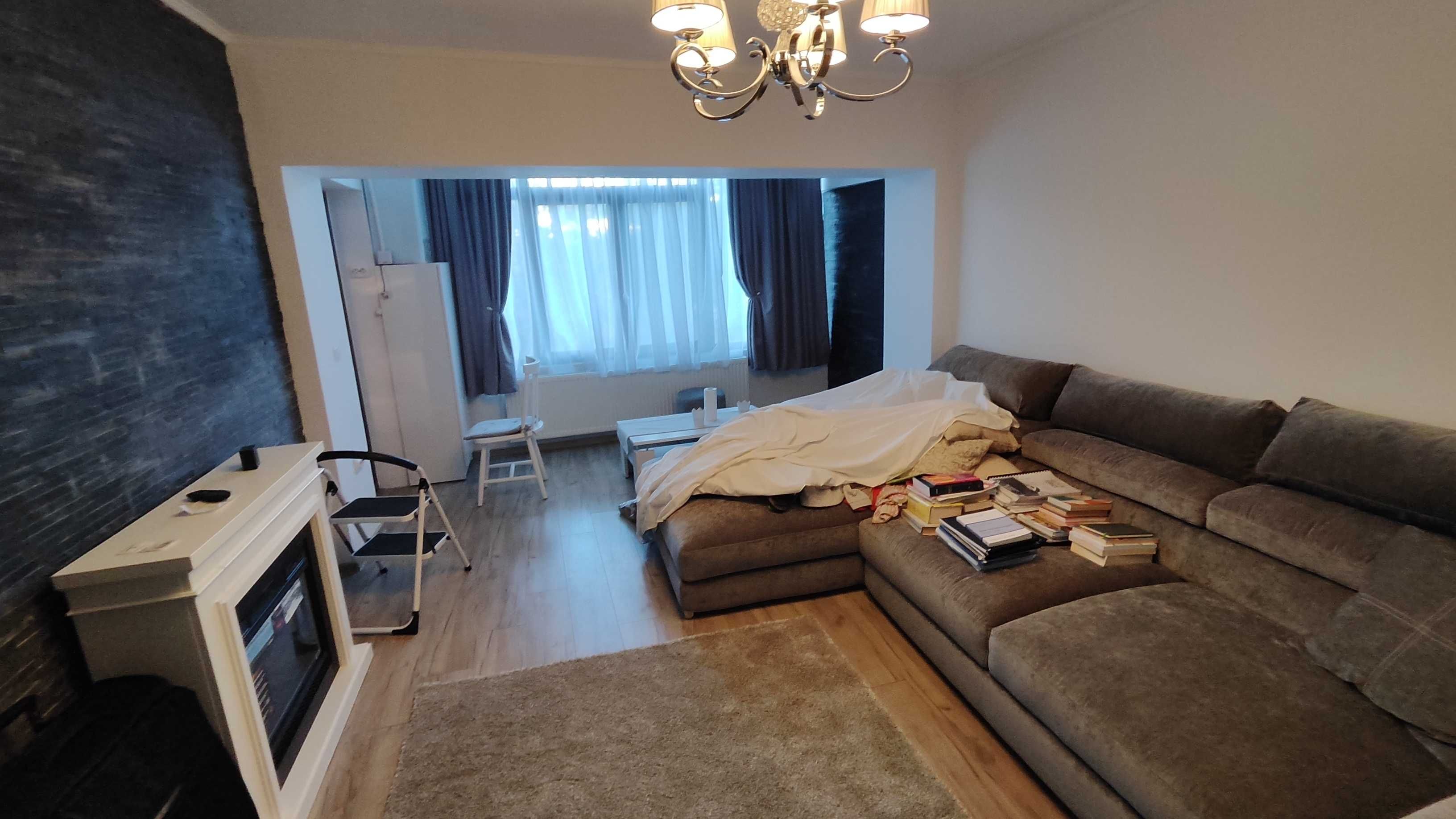 Vând apartament 3 camere în Drăgășani ultracentral 2/4