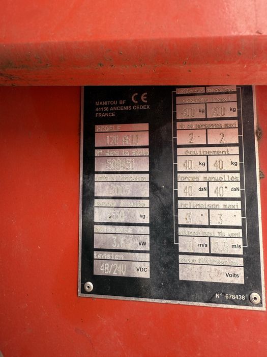 De vanzare sau da inchiriat nacela Manitou cu brat articulat