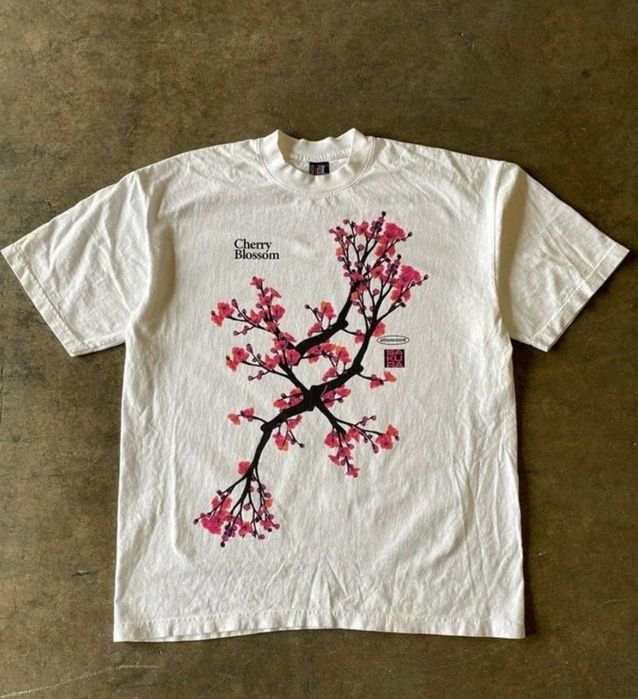 — Футболка принт Cherry Blossom —