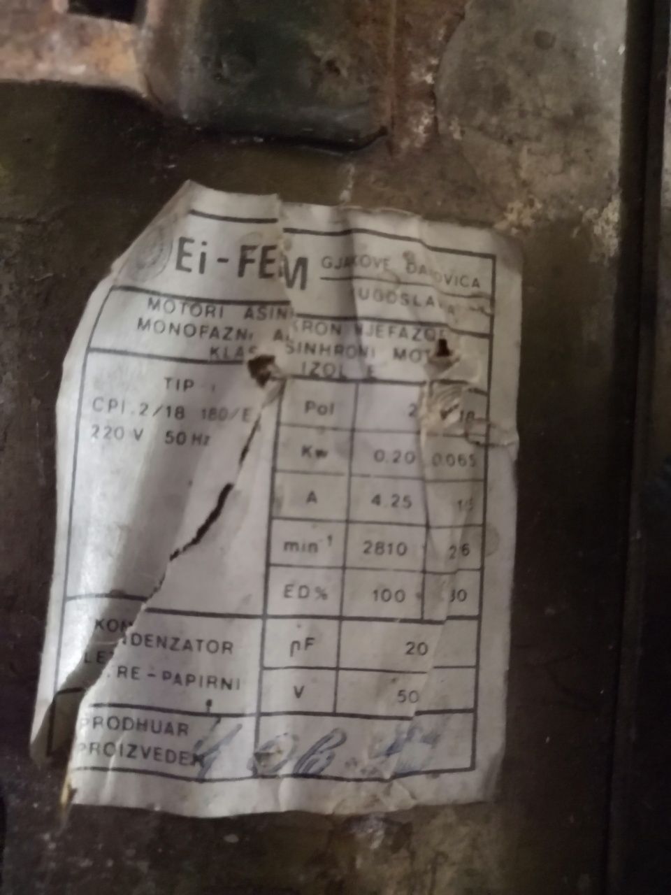 Продавам ел двигатели