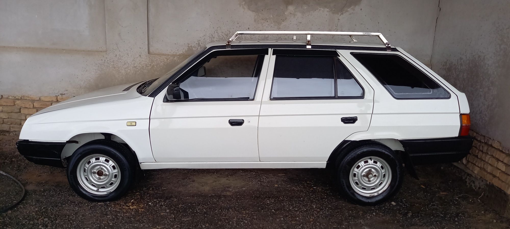 Zudlik bilan sotildi, pul zarur kelishiladi, halati yaxshi,