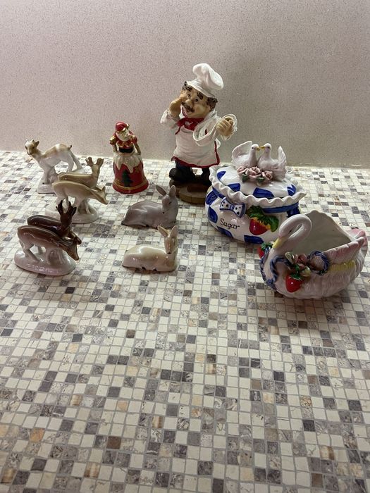 Портет,ретро камера,сахнчета,порцелан, везани покривки,кош за мотор.