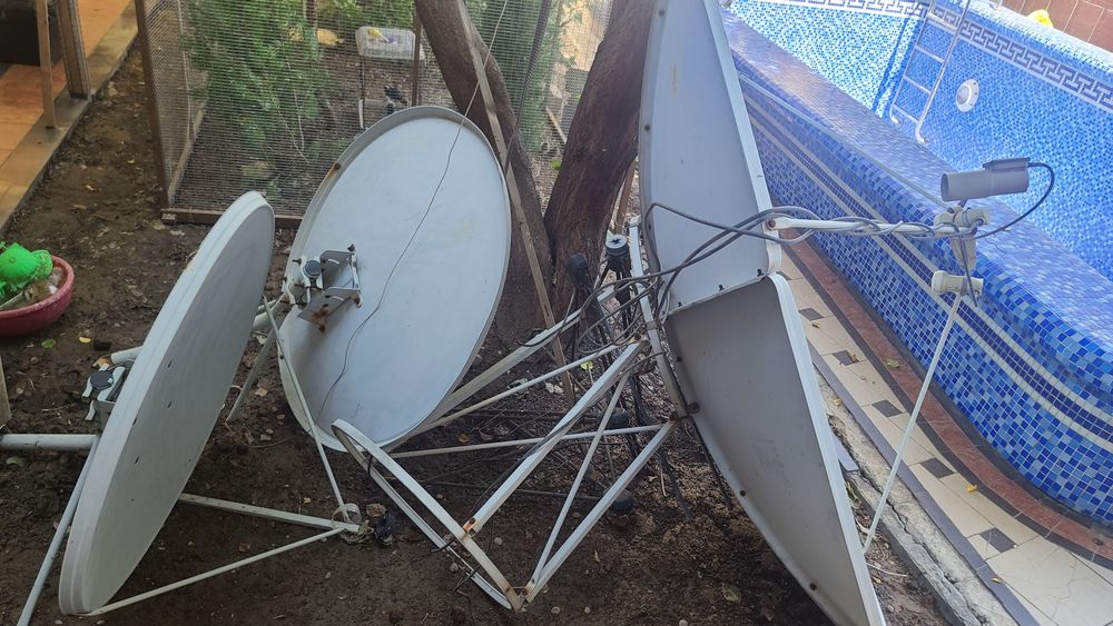 парабалический антенна 1 та Россия 2 та Европа