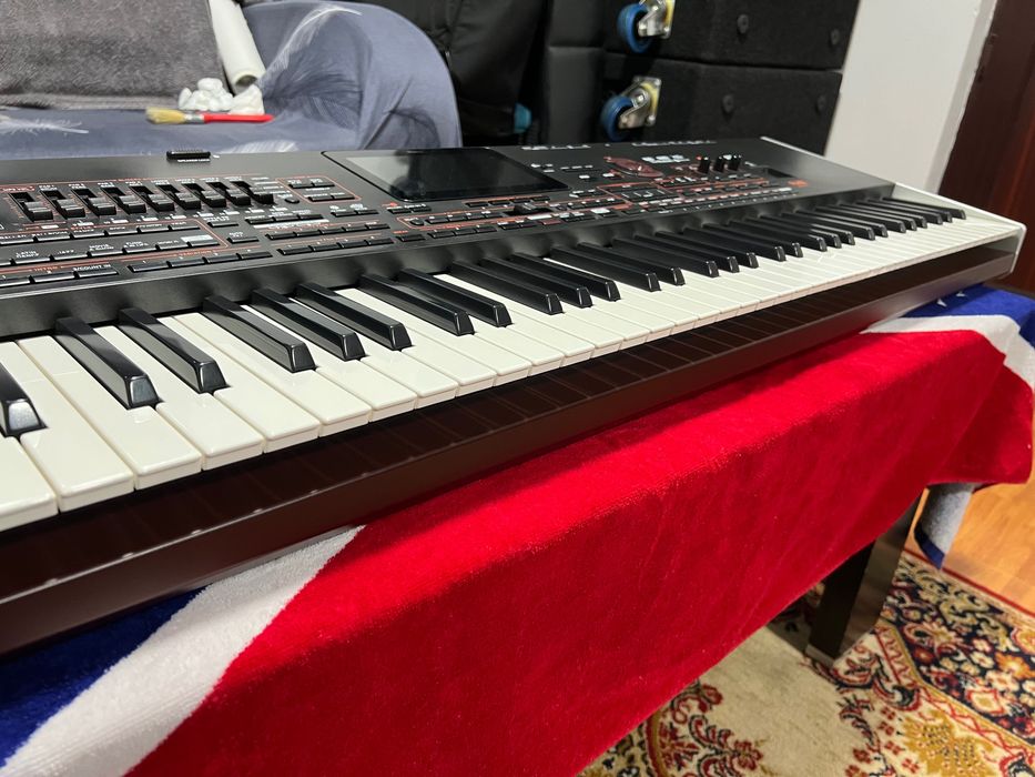 Vând Korg PA 4X oriental