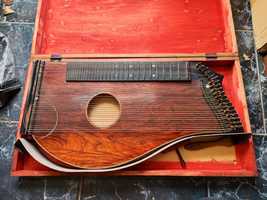 Стар музикален инструмент цитра