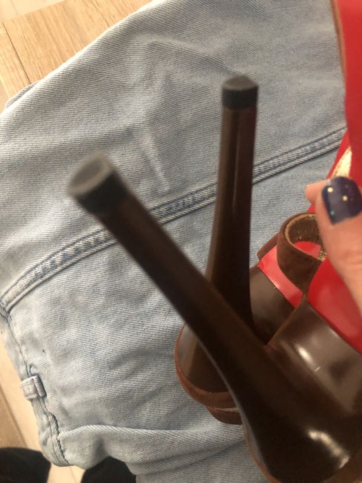 Sandale cu platforma din piele intoarsa